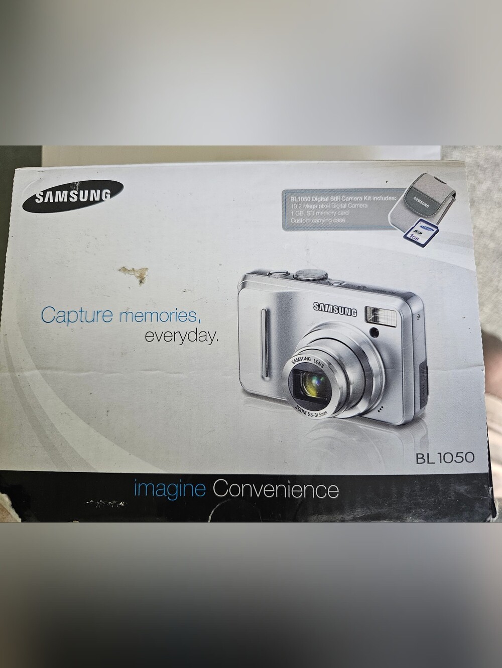Samsung Silver Compact Digital Camera with Zoom Lens